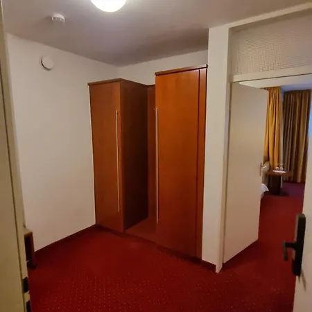 Hotel A&s Am Rosenpark Aken