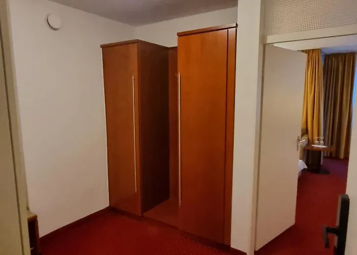 Hotel Am Rosenpark Aken