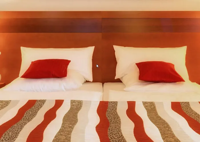 Hotel Am Rosenpark 3*